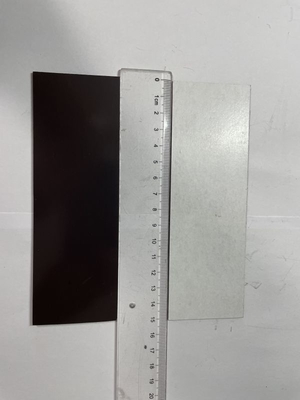 Czarne ceramiczne magnesy ferrytowe z powłoką PVC od 300GS do 1500GS